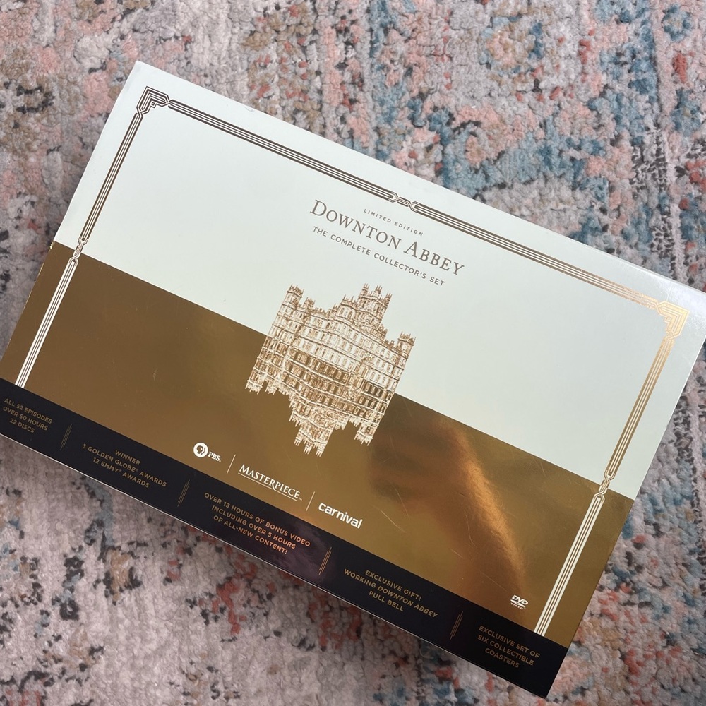 Downtown Abbey Collectors Set Disc + More!!!